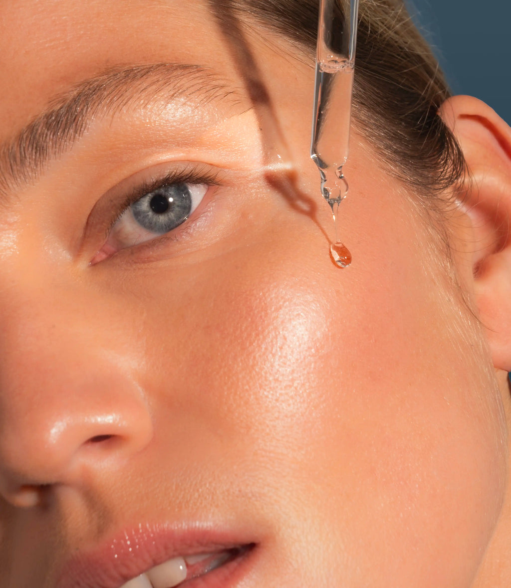 SÉRUM RAFFERMISSANT ÉCLAT À L'ACIDE HYALURONIQUE