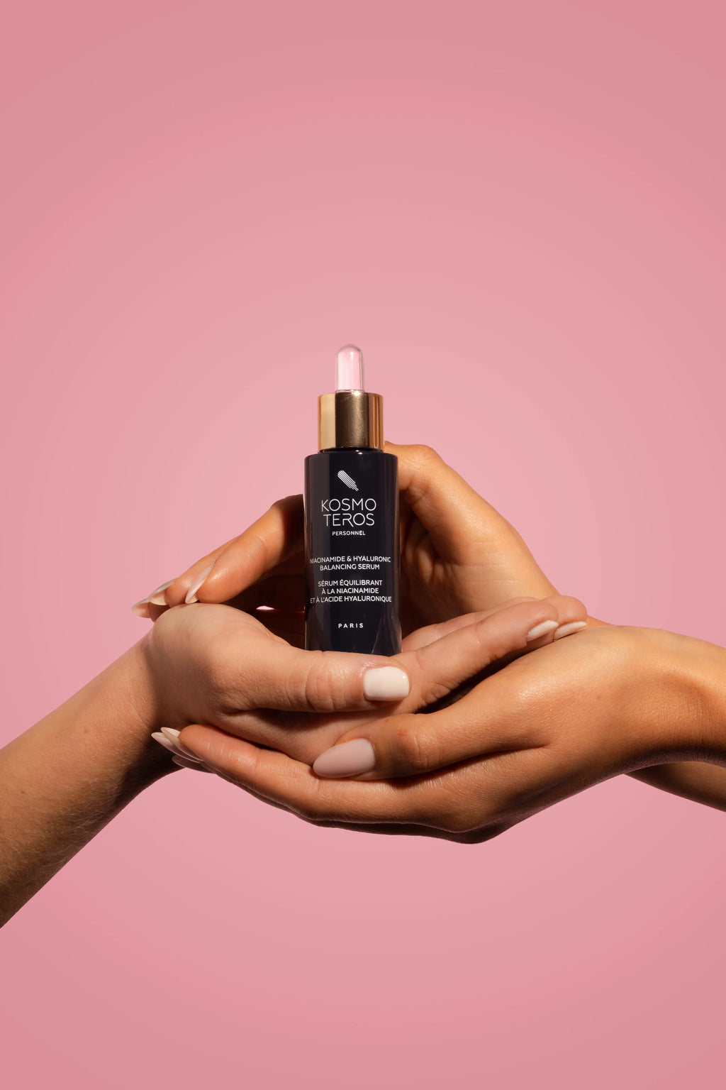 SÉRUM ÉQUILIBRANT À LA NIACINAMIDE ET À L'ACIDE HYALURONIQUE